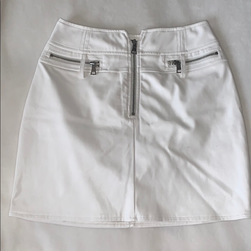 Tiger Mist White faux leather mini skirt sz small